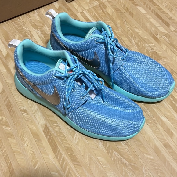 Nike Roche - Picture 2 of 5